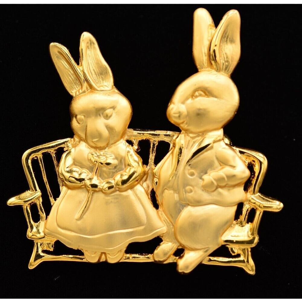 Vintage Easter Bunny Pin Brooch Brushed Gold Rabbit Valentine NOS 1980s BinA3